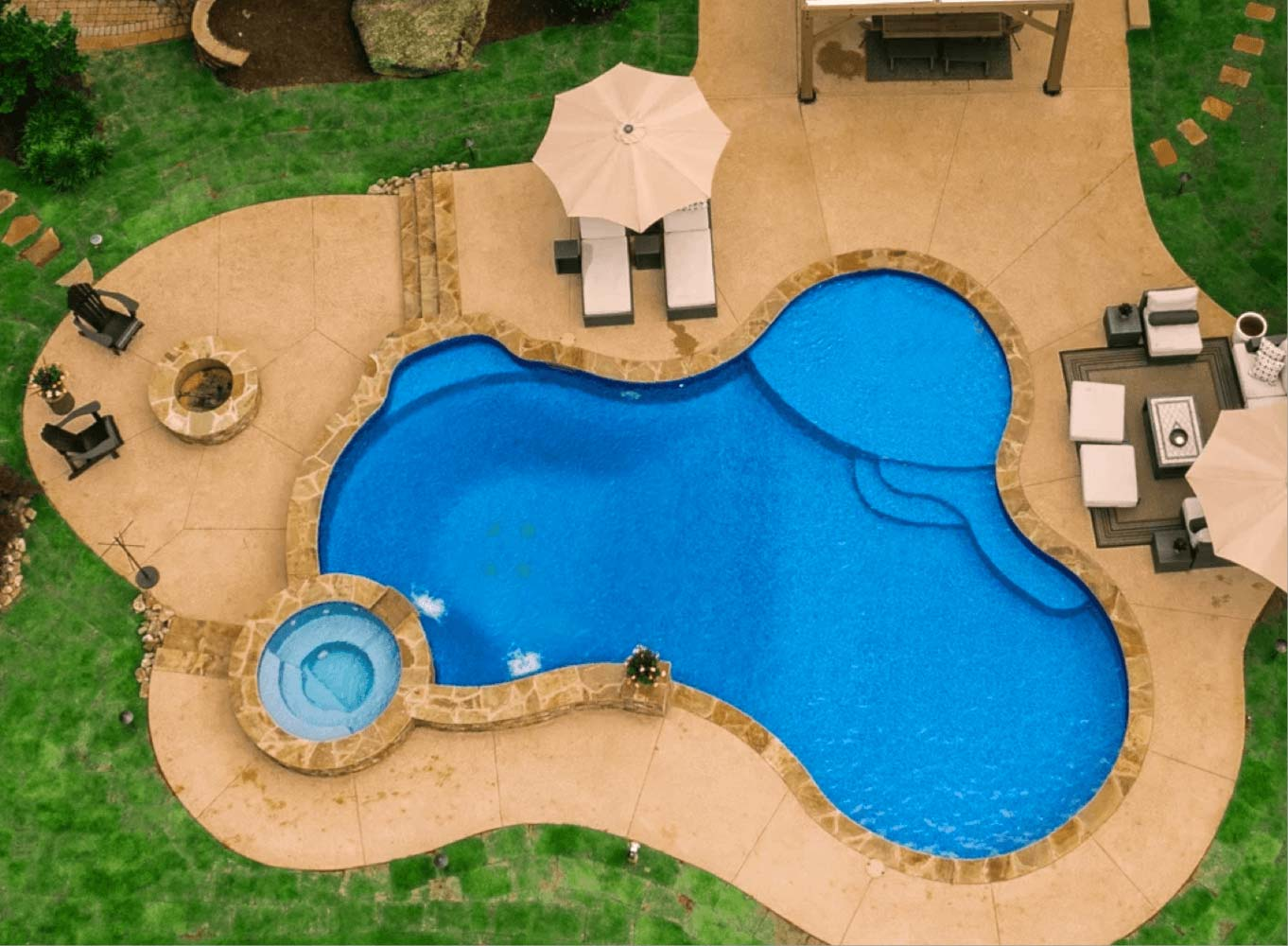 A uniquely designed vinyl pool by Latham